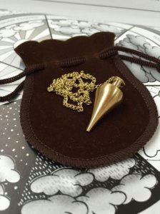 無所不能的靈擺占卜【能量靈擺盒裝版】：找尋失物、預測解惑、檢測食物、能量治療、溝通潛意識……你的靈擺全部辦得到 圖片 3